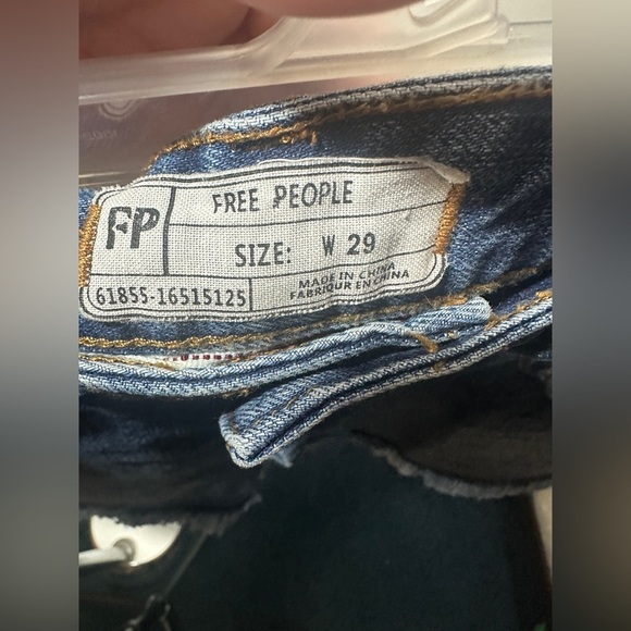 Free People High-Rise Button Fly Cute-off Jean Shorts Raw Hem Size 29 - Picture 5 of 6
